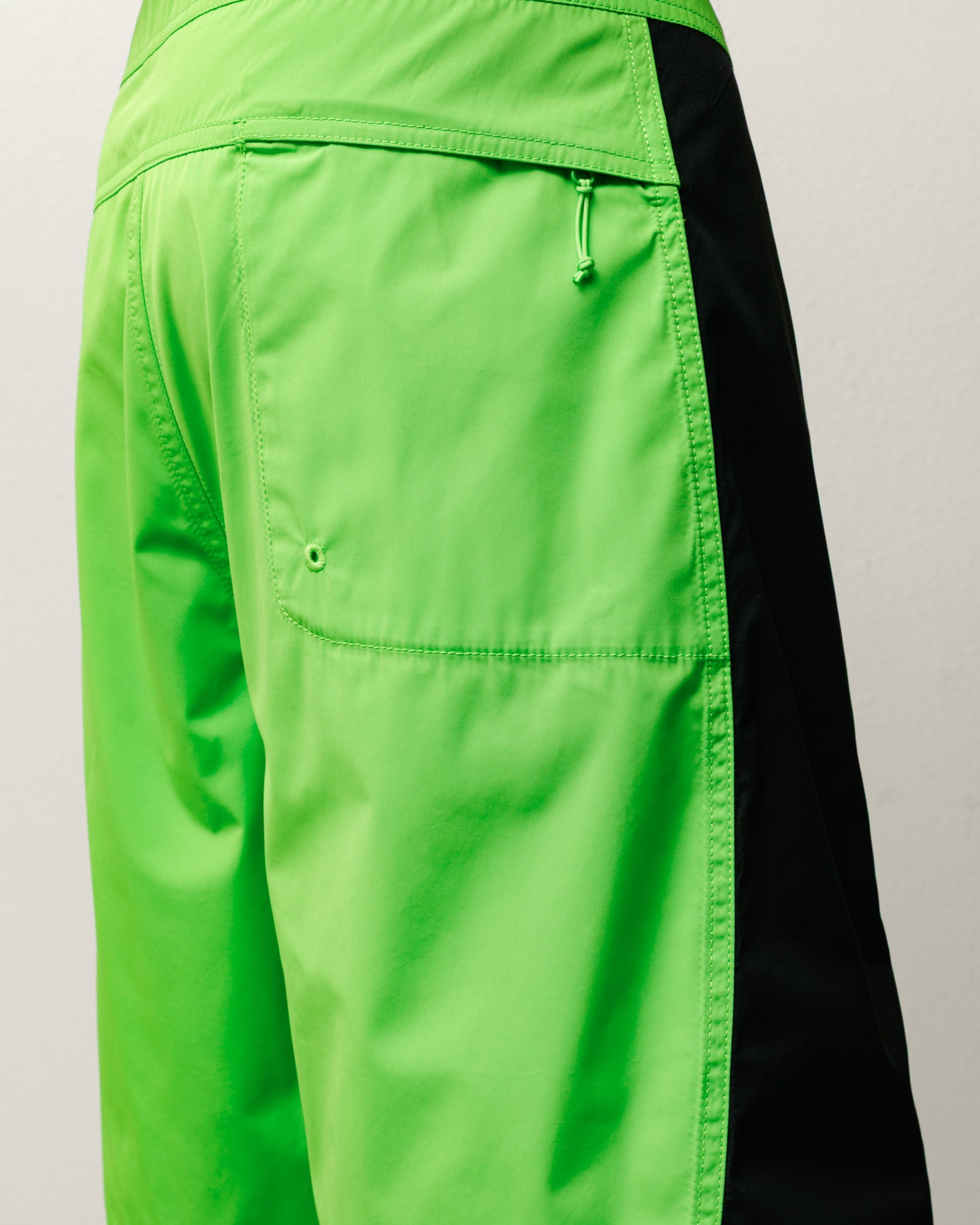 Curved Panel Board Short Mens Regular In Green