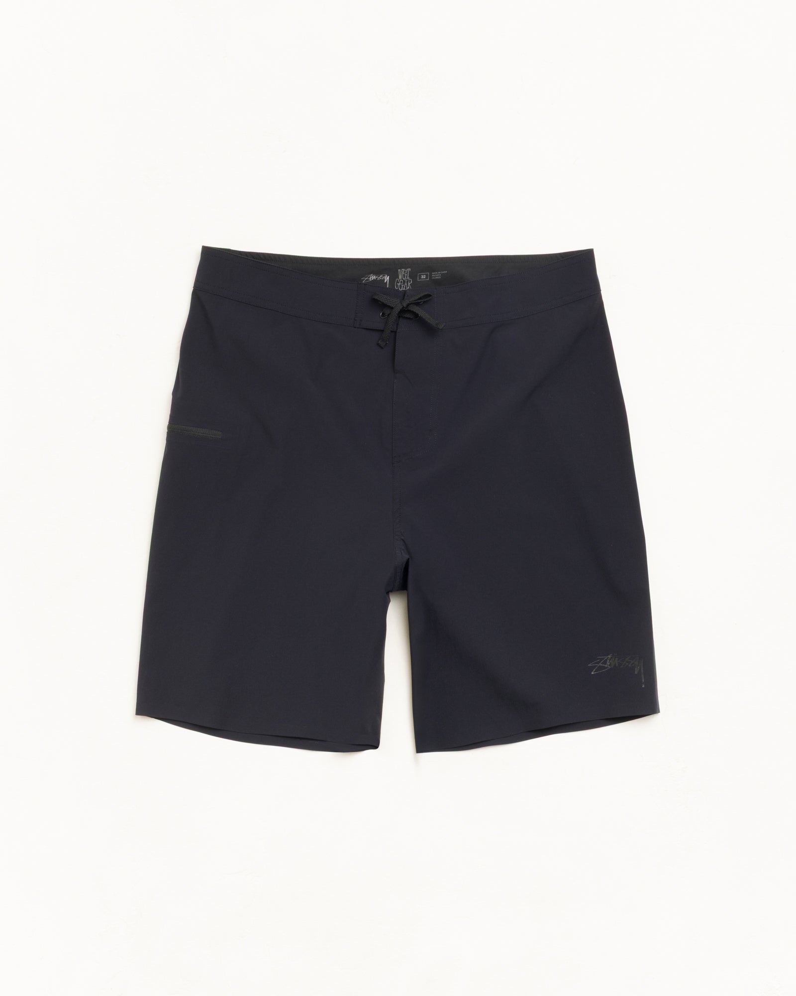 Peak Board Short Shorts in the color Black