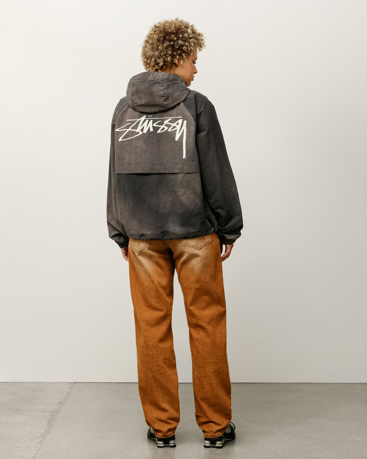 Beach Shell Wave Dye – Black | Outerwear | Stüssy