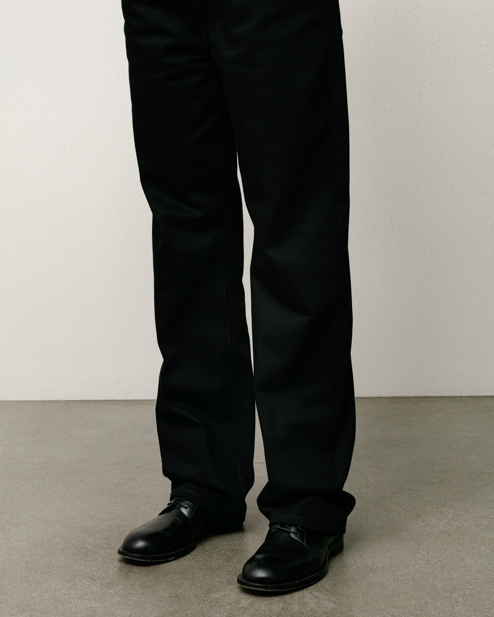 Slim Jean Denim unisex jeans in Raw Black Contrast Stitch, straight leg fit