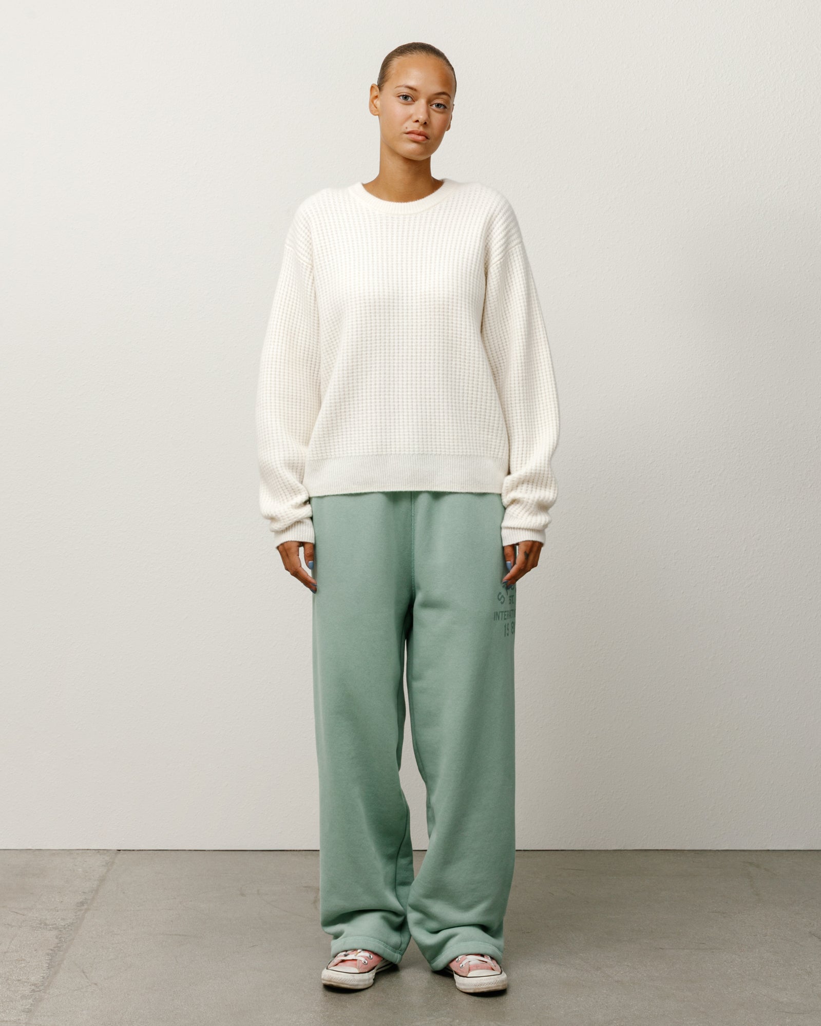 Stussy アイボリー ニット セーター M ☆送料・関税込☆STUSSY☆Stussy 8 Ball Spray Sweater☆ニット