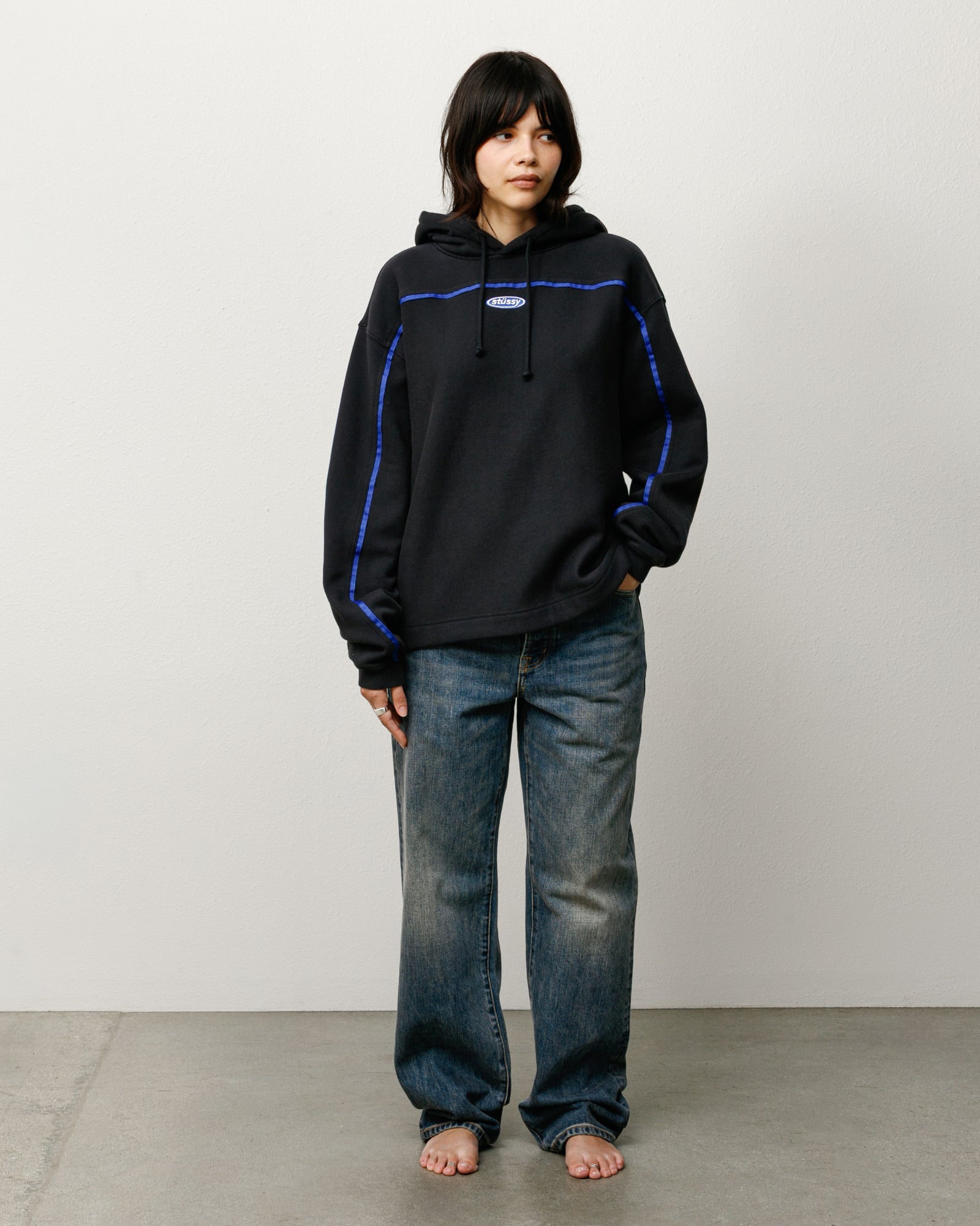 Oval Pullover Hood in Black