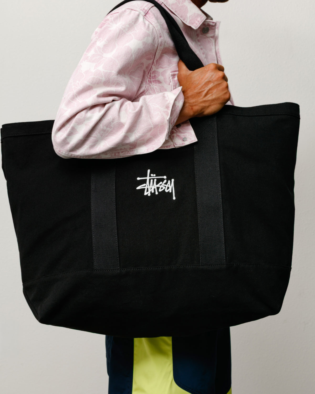 Canvas Extra Large Tote – Black | Accessories | Stüssy
