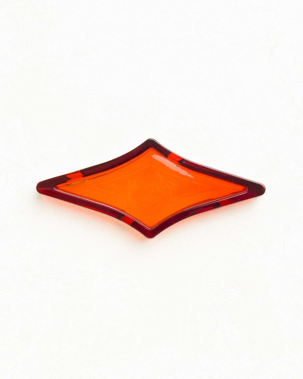 Surf Diamond Ashtray Accessories in Amber glass finish