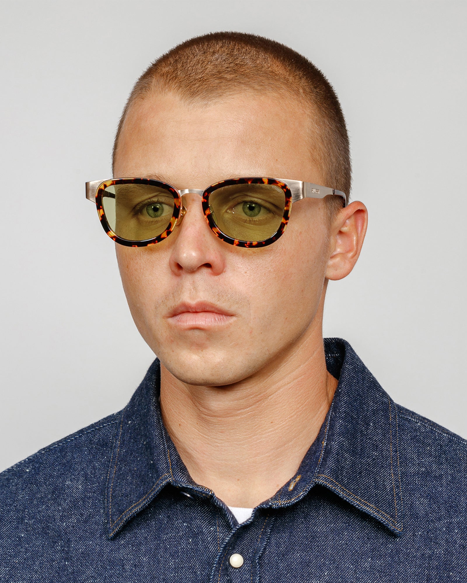 Vidal Sunglasses in gold / tortoise / green – Stüssy
