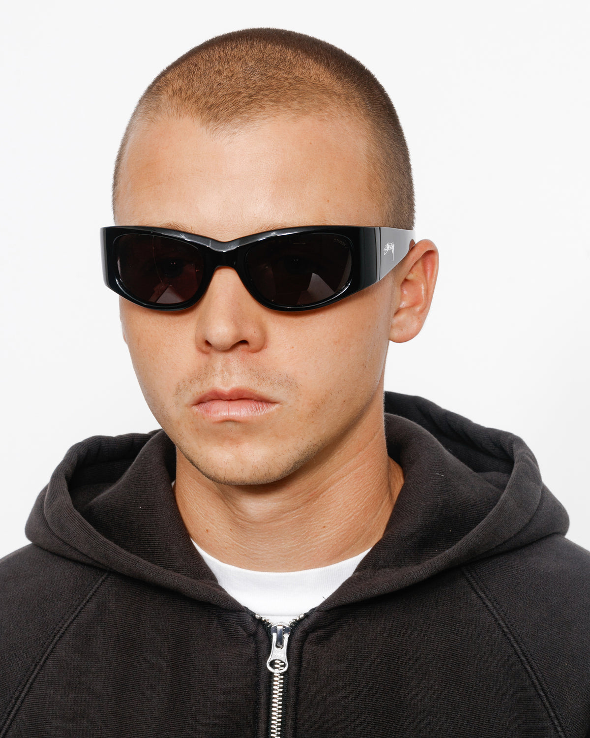 Rene Sunglasses in black / black lens – Stüssy