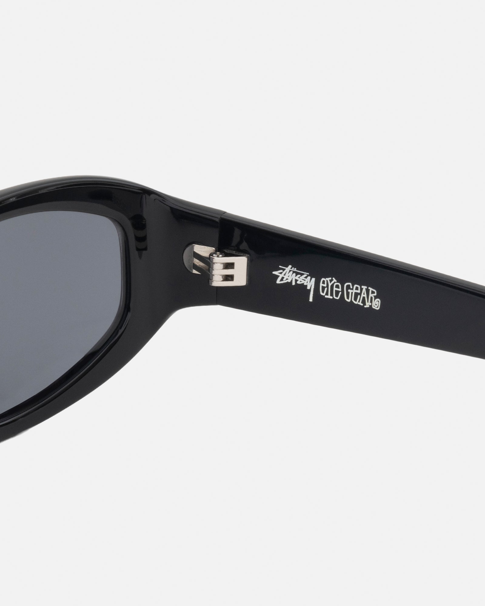 Landon Sunglasses in black / black – Stüssy