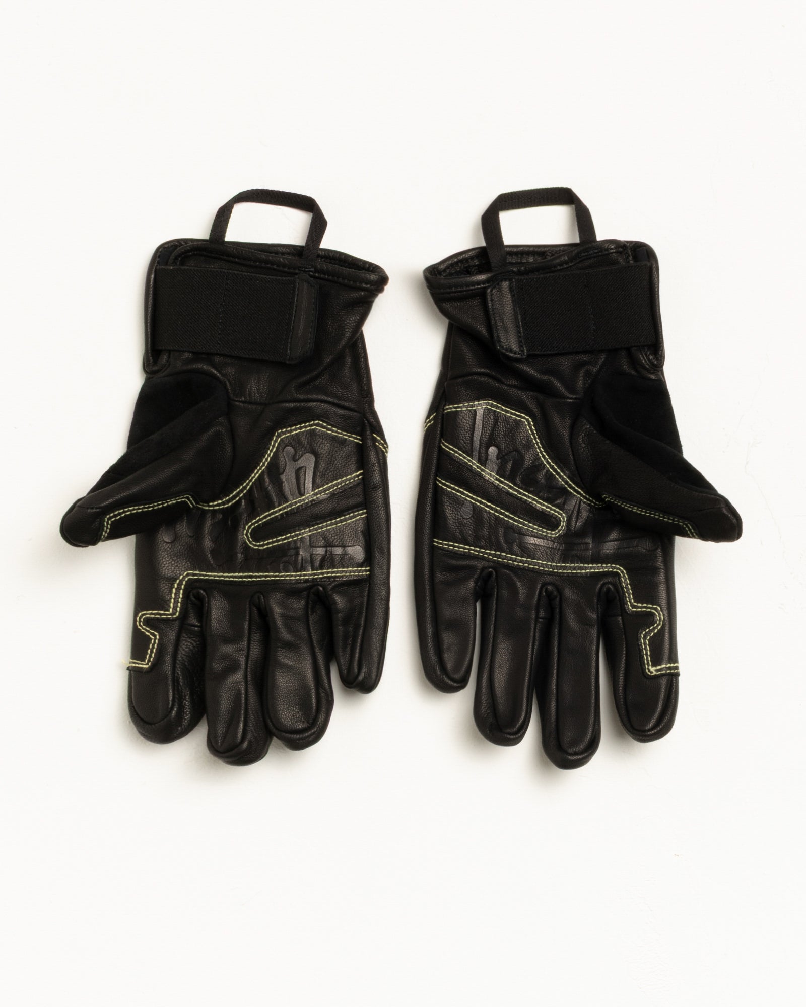 Stüssy & Mountain Hardwear Powdergate™ Glove in black – Stüssy